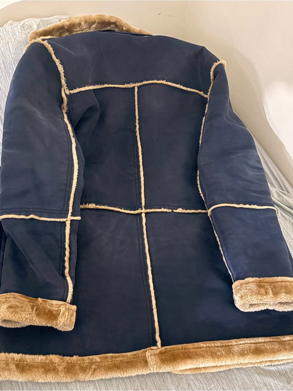 Jordan Craig Navy Shearling-Trim Toggle Coat in Camel Fur - Picture 2 of 2
